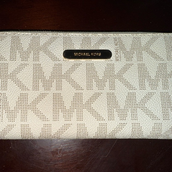 Michael Kors Light Tan Monogram Wallet - Picture 1 of 4